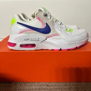 Nike Legend Essential 2 PRM in Light Bone and Black